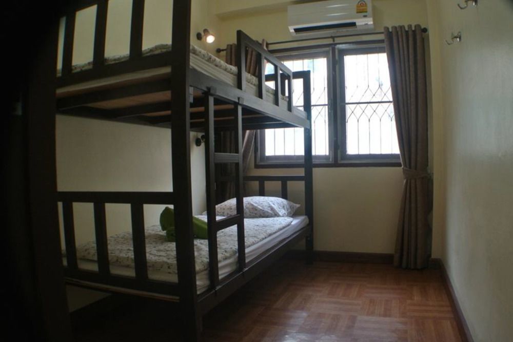 Bed Dee Time Hostel Бангкок Екстер'єр фото