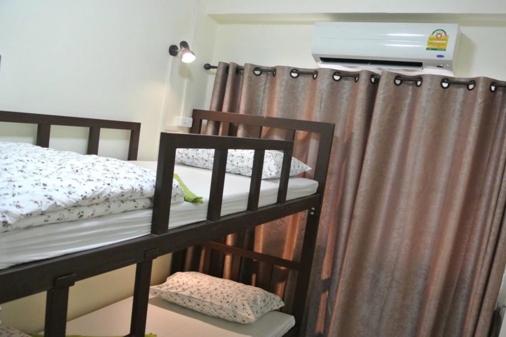 Bed Dee Time Hostel Бангкок Екстер'єр фото