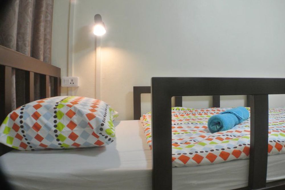 Bed Dee Time Hostel Бангкок Екстер'єр фото