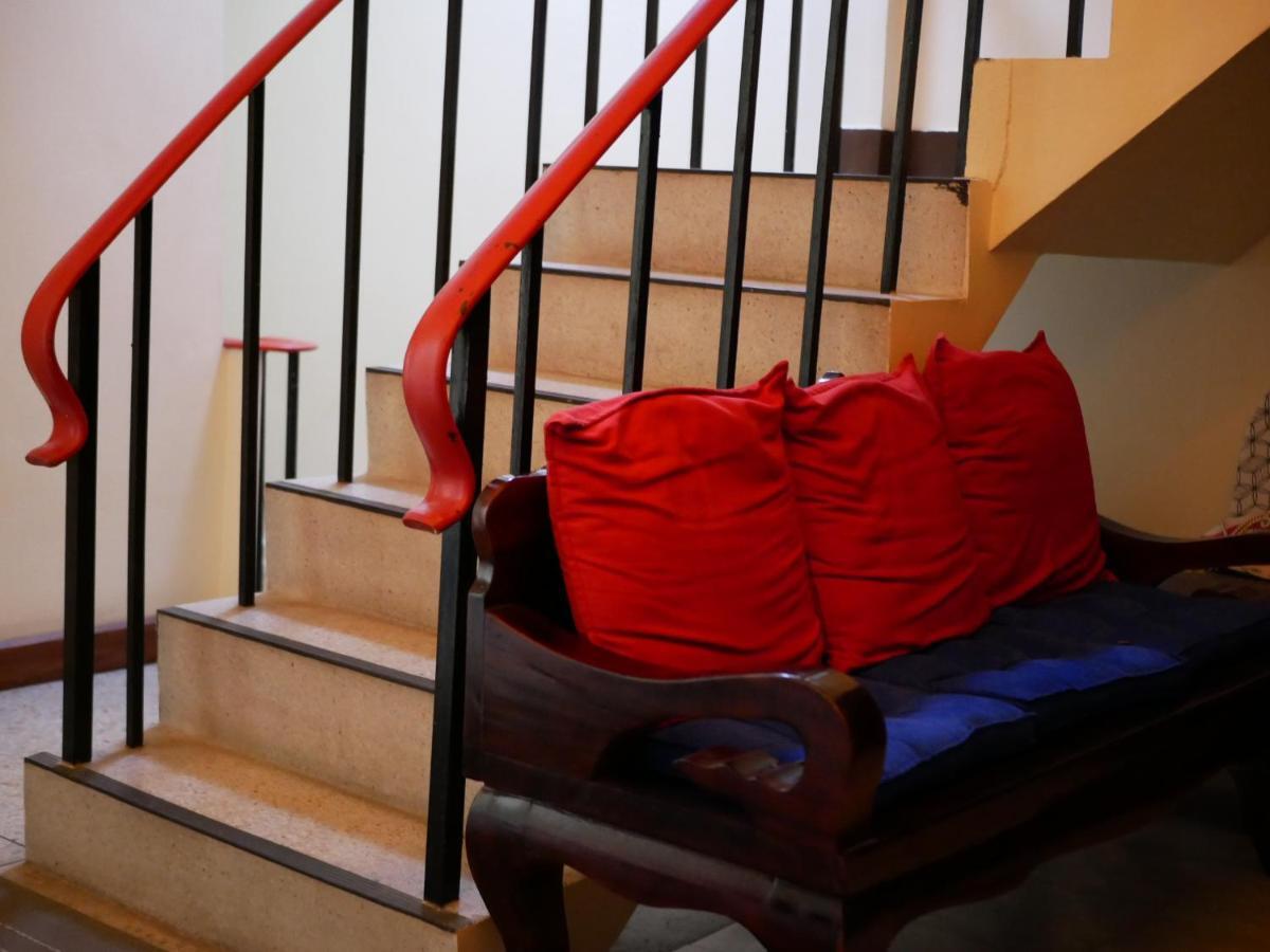 Bed Dee Time Hostel Бангкок Екстер'єр фото