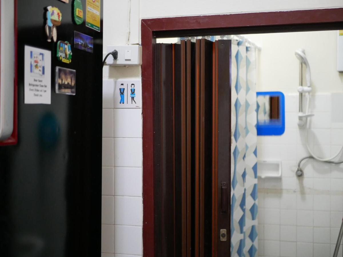 Bed Dee Time Hostel Бангкок Екстер'єр фото