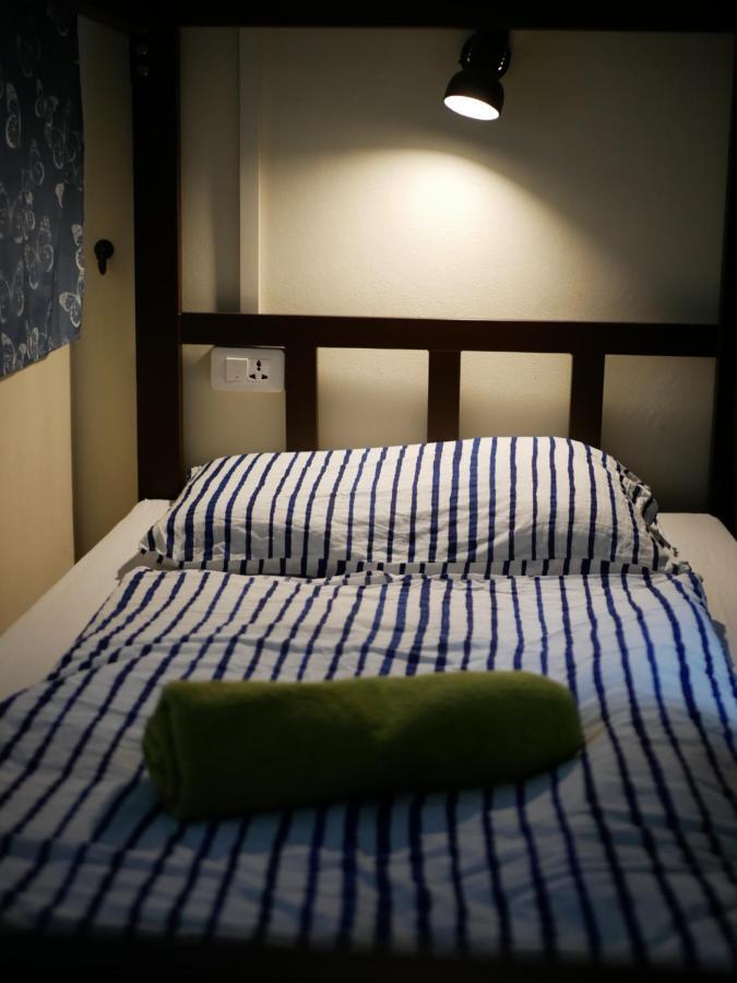 Bed Dee Time Hostel Бангкок Екстер'єр фото