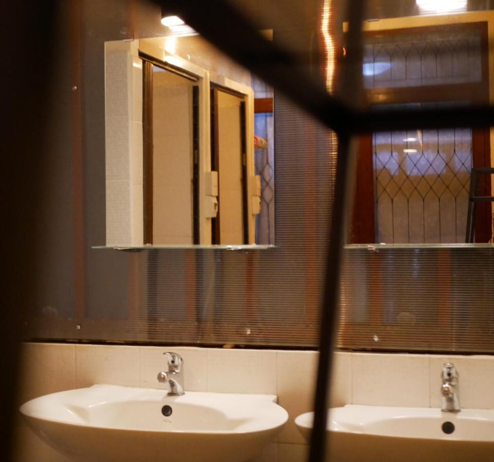 Bed Dee Time Hostel Бангкок Екстер'єр фото